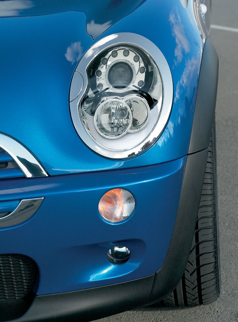 2005 Mini Cooper S Headlight Picture / Pic / Image
